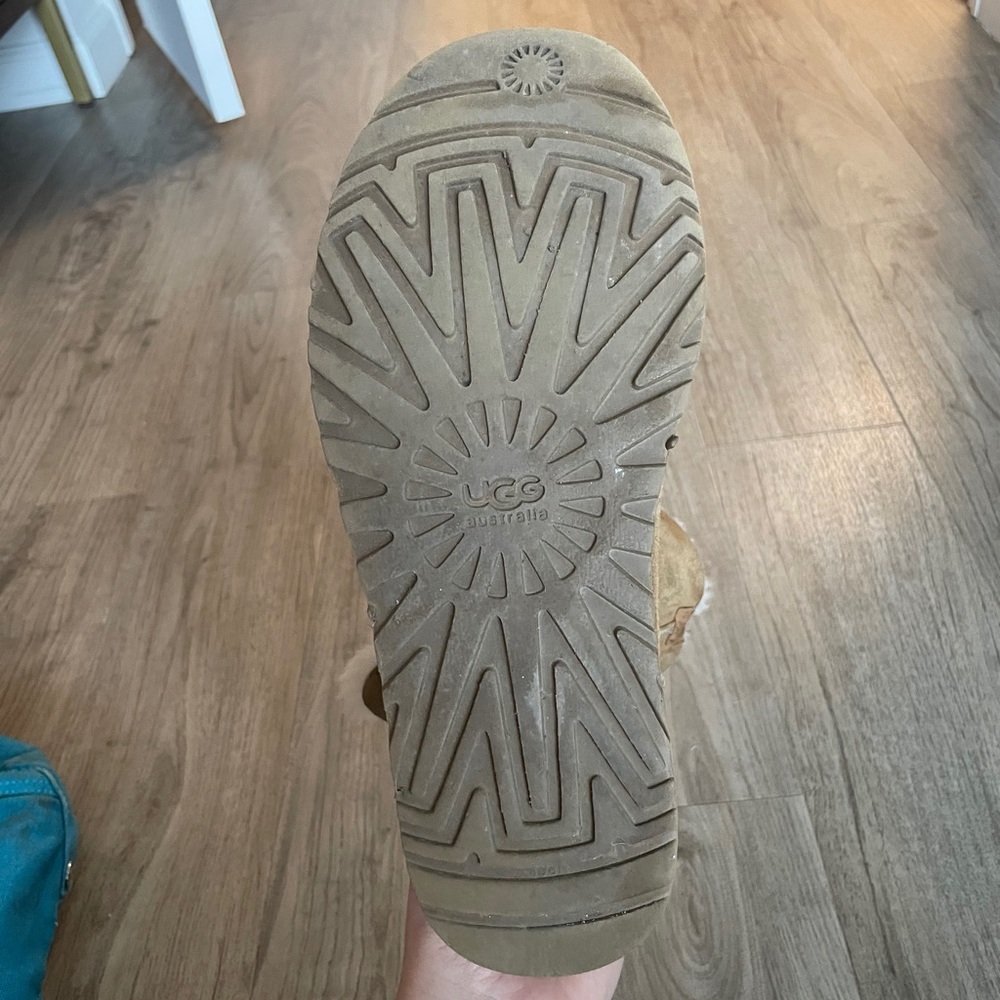 Chestnut Bailey Button Uggs - image 7